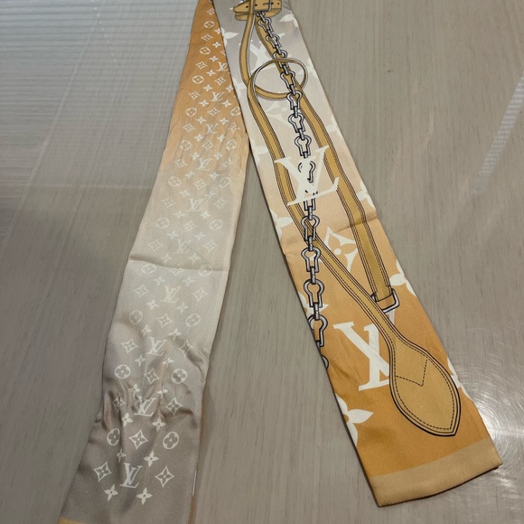 LOUIS VUITTON By The Pool Bandeau in Brume/Mist - Picture 3 of 5